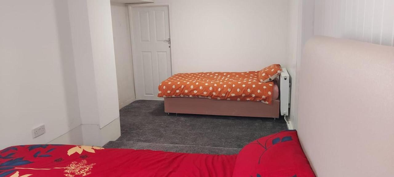 Lovely 3-Bed Apartment In Parkgate Rotherham Eksteriør bilde