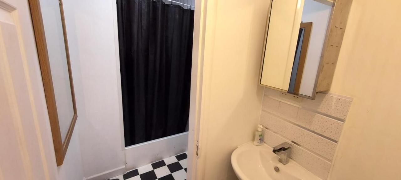 Lovely 3-Bed Apartment In Parkgate Rotherham Eksteriør bilde