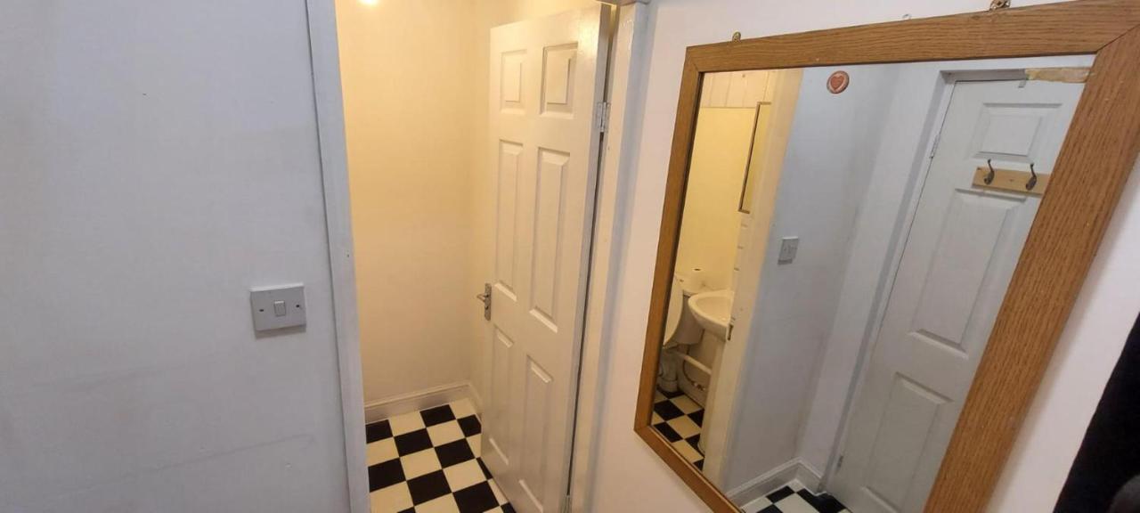 Lovely 3-Bed Apartment In Parkgate Rotherham Eksteriør bilde