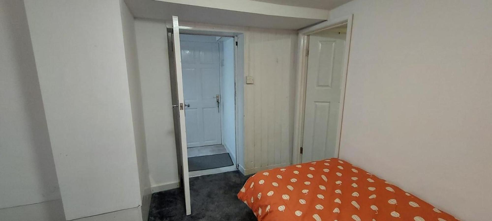 Lovely 3-Bed Apartment In Parkgate Rotherham Eksteriør bilde